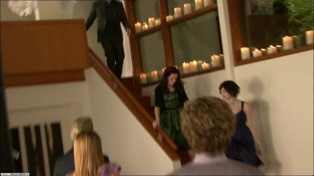 Ashley-Greene_dot_nl--NewMoon_TheJourneyContinues00024.jpg Ashley-Greene_dot_nl--NewMoon_TheJourneyContinues00024.jpg