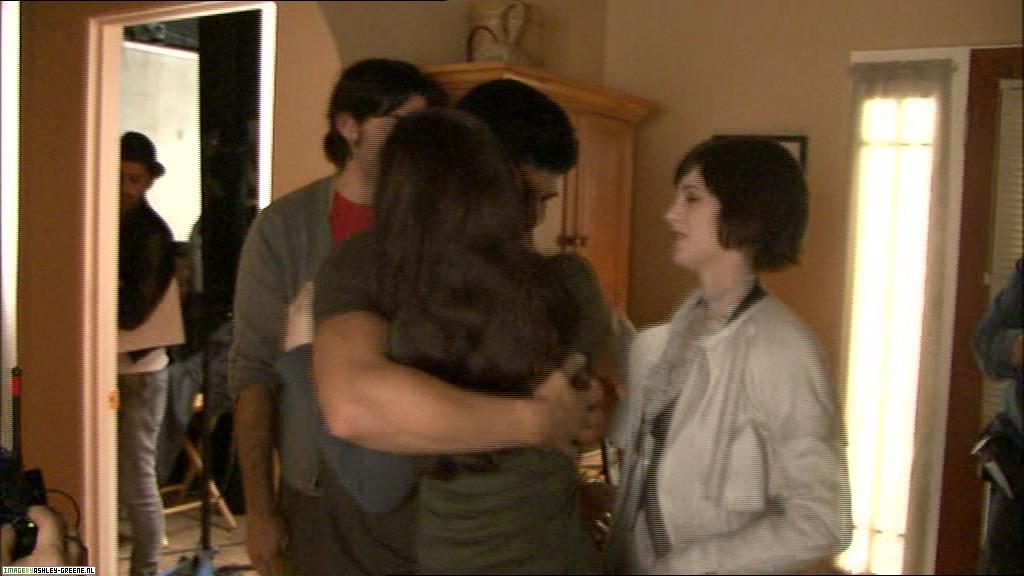 Ashley-Greene_dot_nl--NewMoon_TheJourneyContinues00086.jpg Ashley-Greene_dot_nl--NewMoon_TheJourneyContinues00086.jpg