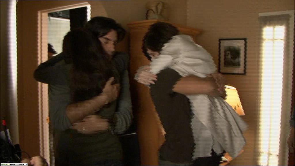 Ashley-Greene_dot_nl--NewMoon_TheJourneyContinues00090.jpg Ashley-Greene_dot_nl--NewMoon_TheJourneyContinues00090.jpg