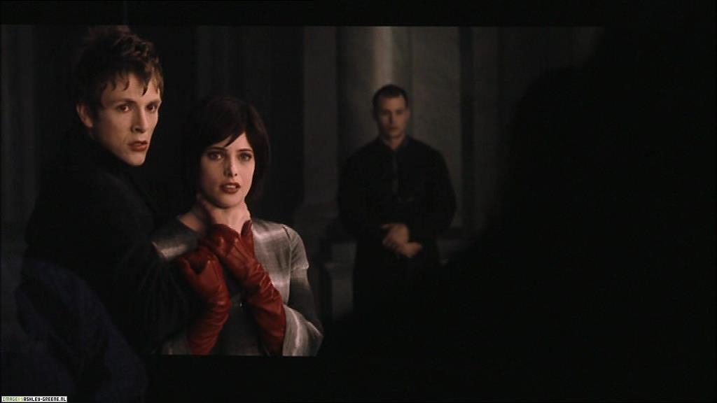 Ashley-Greene_dot_nl--NewMoon_TheJourneyContinues00109.jpg