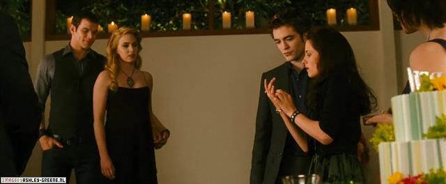 NewMoon-TrailerCaptures014.jpg