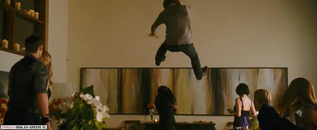 NewMoon-TrailerCaptures018.jpg