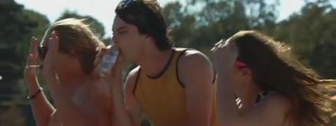 Ashley-Greene_dot_nl-SkatelandTrailer00007.jpg