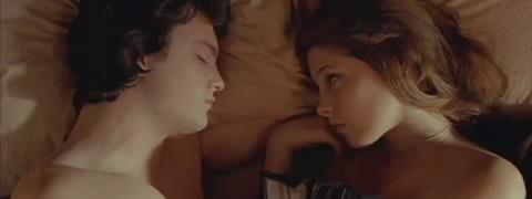 Ashley-Greene_dot_nl-SkatelandTrailer00034.jpg