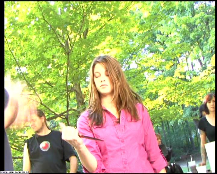 Ashley-Greene-dot-nl_SummersBlood-BehindTheScenes00142.jpg Ashley-Greene-dot-nl_SummersBlood-BehindTheScenes00142.jpg