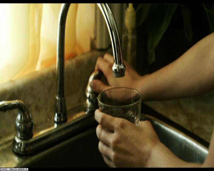 Ashley-Greene-dot-nl_SummersBlood-MovieCaptures000418.jpg Ashley-Greene-dot-nl_SummersBlood-MovieCaptures000418.jpg