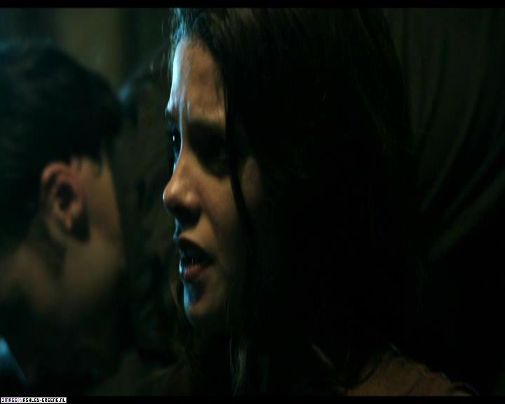 Ashley-Greene-dot-nl_SummersBlood-MovieCaptures001003.jpg