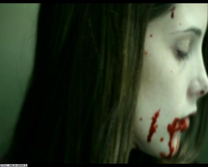 Ashley-Greene-dot-nl_SummersBlood-MovieCaptures001903.jpg