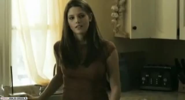Ashley-Greene-dot-nl_SummersBlood-Trailer011.jpg