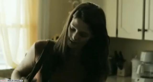 Ashley-Greene-dot-nl_SummersBlood-Trailer014.jpg