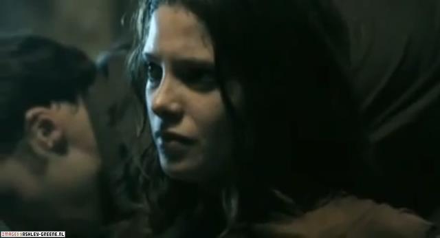 Ashley-Greene-dot-nl_SummersBlood-Trailer028.jpg