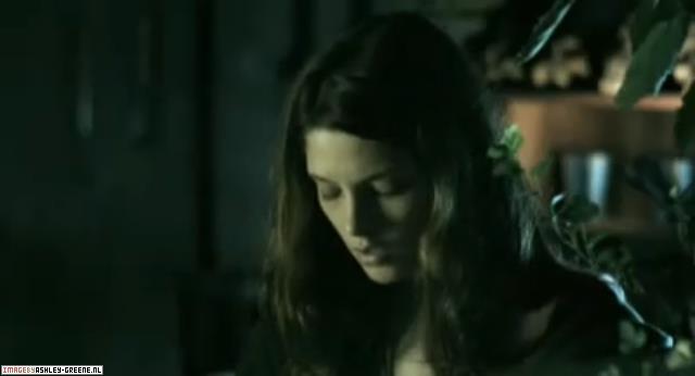 Ashley-Greene-dot-nl_SummersBlood-Trailer042.jpg Ashley-Greene-dot-nl_SummersBlood-Trailer042.jpg