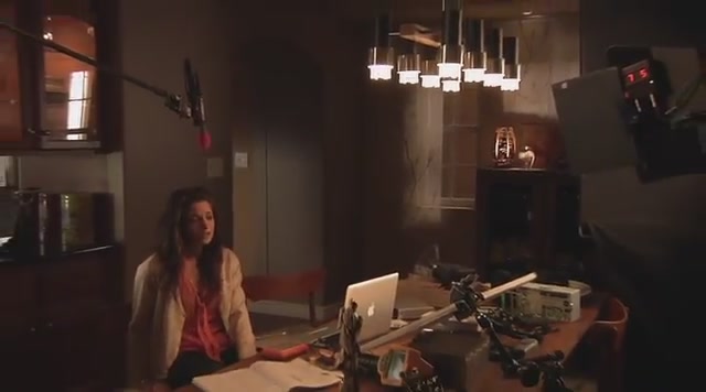 Ashley-Greene-dot-nl_TheApparition-Clip-BRoll0122.jpg