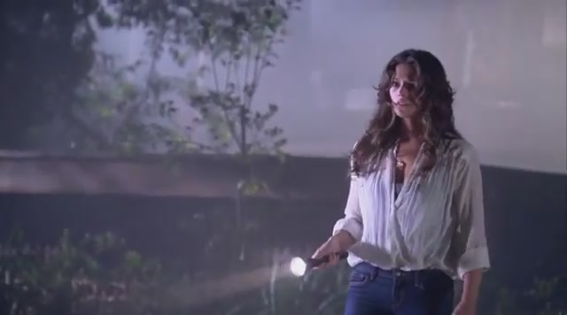 Ashley-Greene-dot-nl_TheApparition-Clip-BRoll0490.jpg