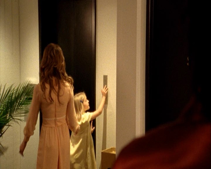Ashley-Greene-dot-nl_theshangri-lasuite3068.jpg