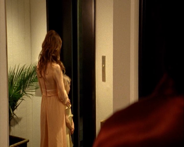 Ashley-Greene-dot-nl_theshangri-lasuite3069.jpg