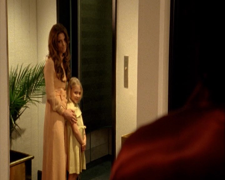 Ashley-Greene-dot-nl_theshangri-lasuite3073.jpg