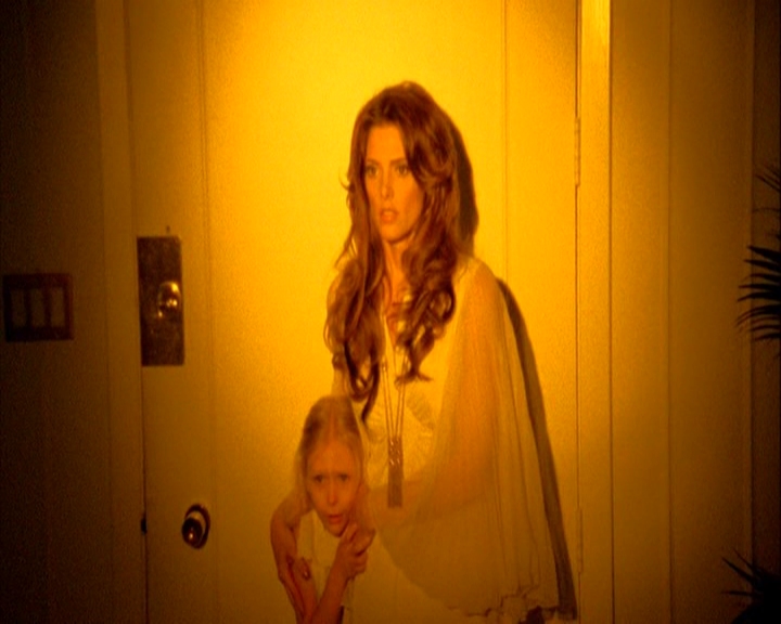Ashley-Greene-dot-nl_theshangri-lasuite4152.jpg