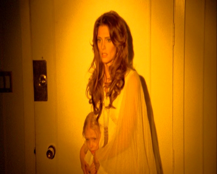 Ashley-Greene-dot-nl_theshangri-lasuite4161.jpg
