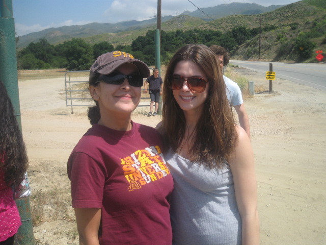 Twilight-OnSet-WithFans004.jpg Twilight-OnSet-WithFans004.jpg