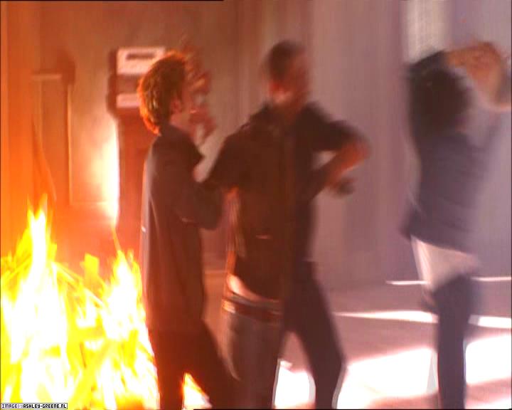 TwilightExtraTheAdventureBeginsTheJourneyFromPageToScreen0013.jpg