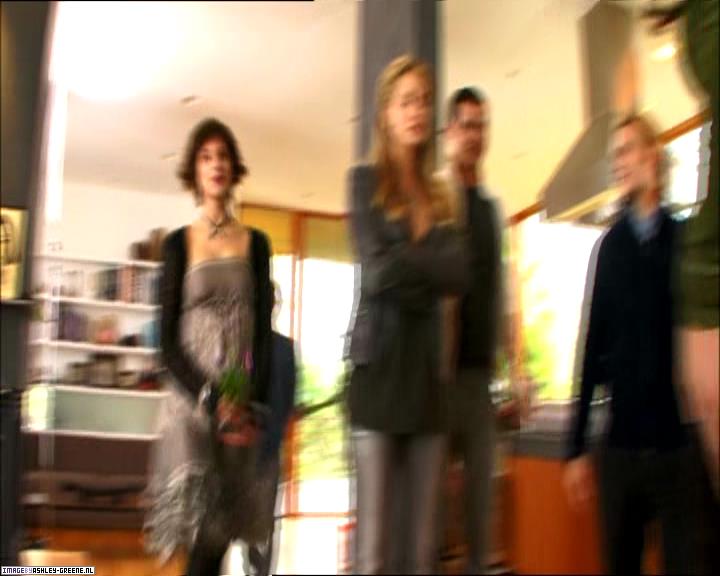 TwilightExtraTheAdventureBeginsTheJourneyFromPageToScreen0034.jpg