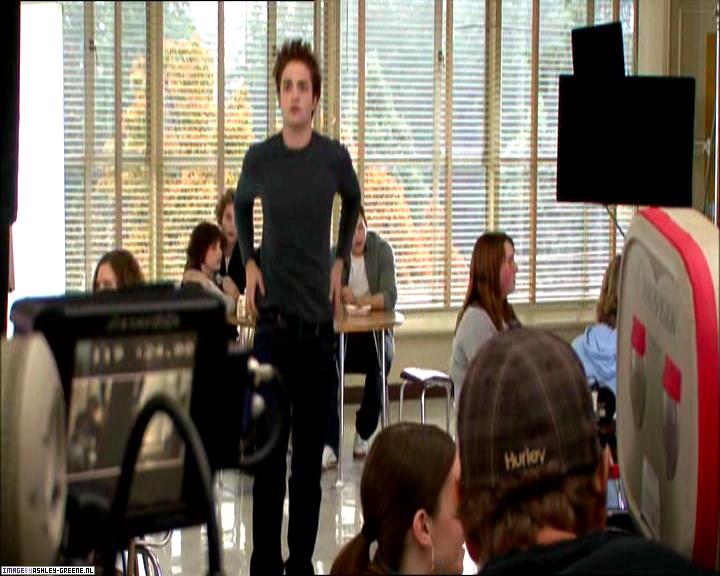 TwilightExtraTheAdventureBeginsTheJourneyFromPageToScreen0071.jpg