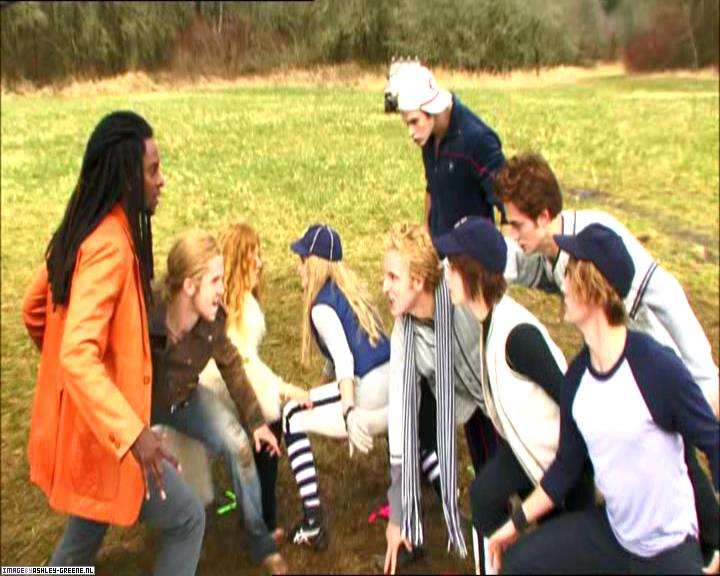 TwilightExtraTheAdventureBeginsTheJourneyFromPageToScreen0073.jpg