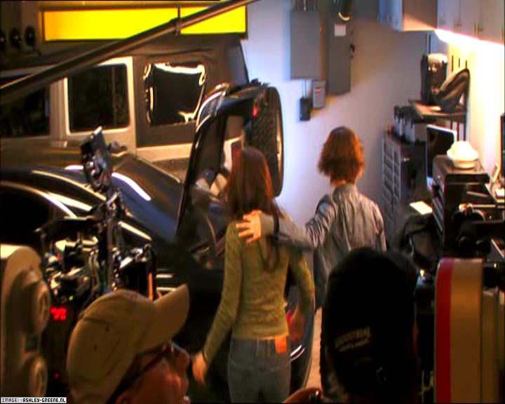 TwilightExtraTheAdventureBeginsTheJourneyFromPageToScreen0116.jpg