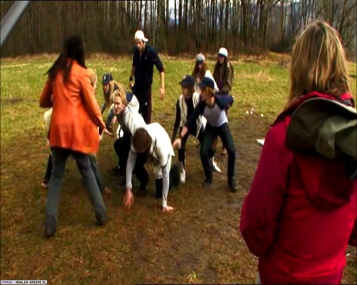 TwilightExtraTheAdventureBeginsTheJourneyFromPageToScreen0127.jpg