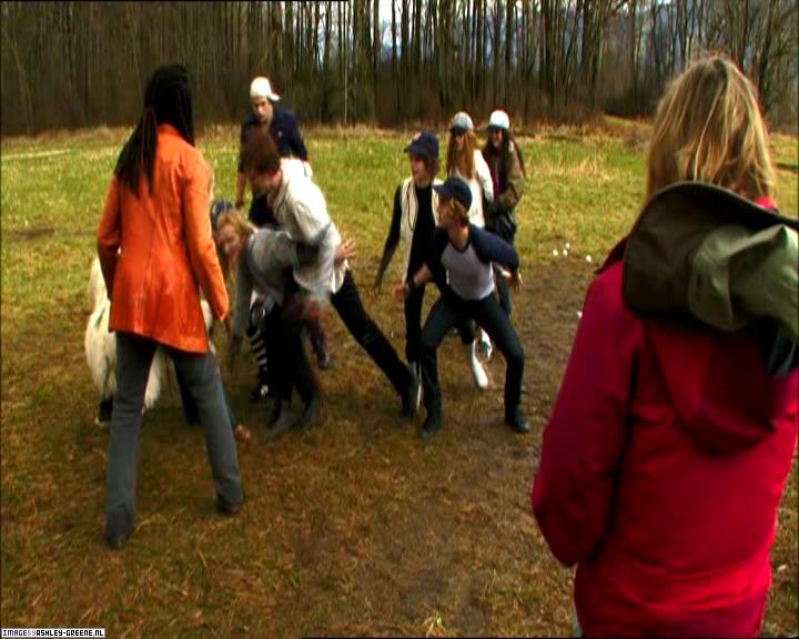 TwilightExtraTheAdventureBeginsTheJourneyFromPageToScreen0128.jpg