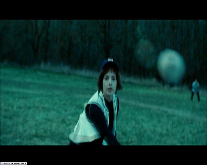 TwilightExtraTheAdventureBeginsTheJourneyFromPageToScreen0133.jpg