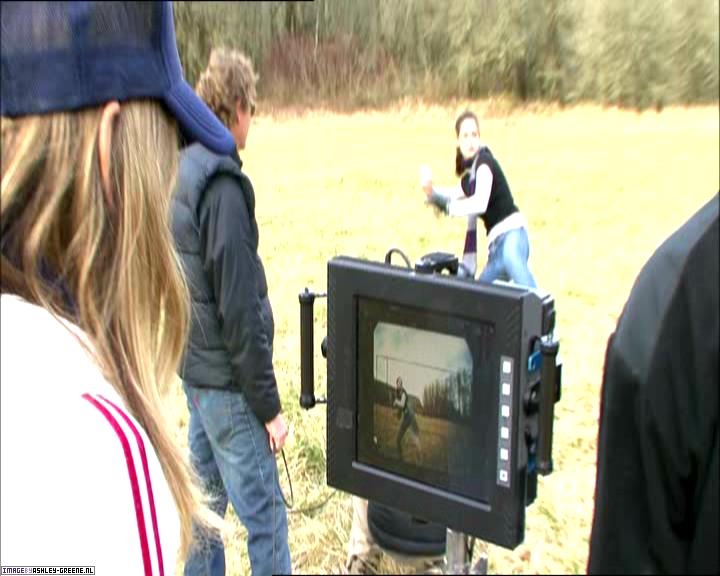 TwilightExtraTheAdventureBeginsTheJourneyFromPageToScreen0143.jpg