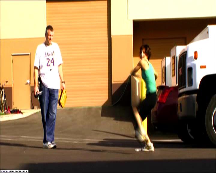 TwilightExtraTheAdventureBeginsTheJourneyFromPageToScreen0162.jpg