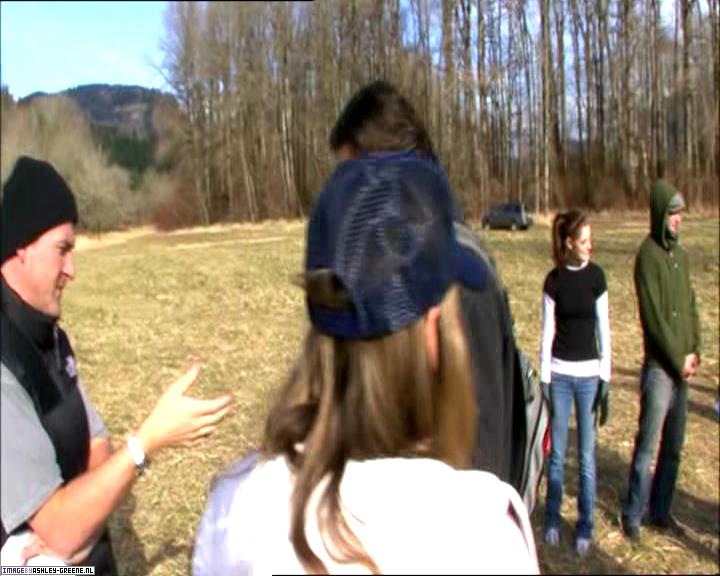 TwilightExtraTheAdventureBeginsTheJourneyFromPageToScreen0164.jpg