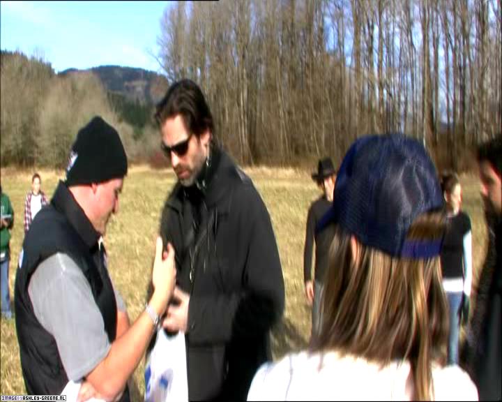 TwilightExtraTheAdventureBeginsTheJourneyFromPageToScreen0165.jpg