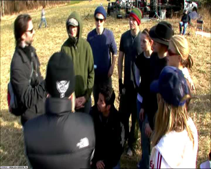 TwilightExtraTheAdventureBeginsTheJourneyFromPageToScreen0168.jpg