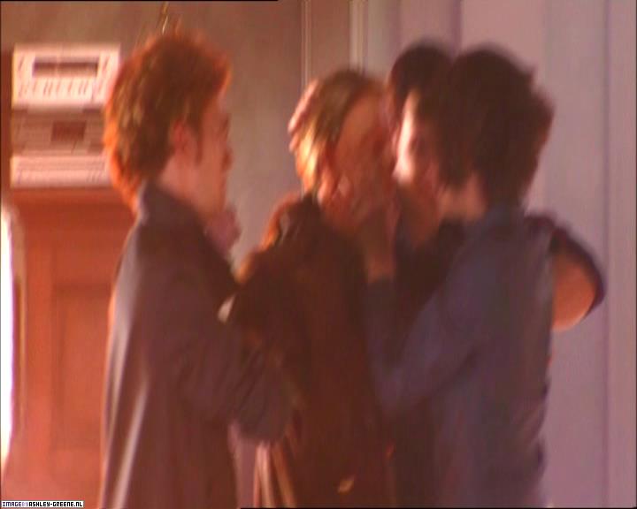 TwilightExtraTheAdventureBeginsTheJourneyFromPageToScreen0192.jpg