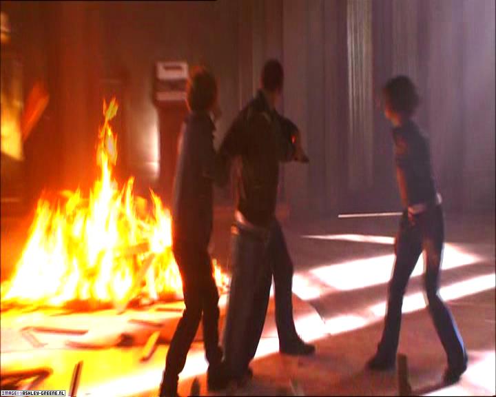 TwilightExtraTheAdventureBeginsTheJourneyFromPageToScreen0194.jpg