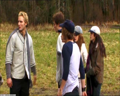 TwilightExtraTheAdventureBeginsTheJourneyFromPageToScreen0083.jpg