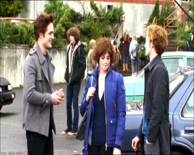 TwilightExtraTheAdventureBeginsTheJourneyFromPageToScreen0097.jpg