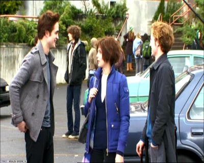 TwilightExtraTheAdventureBeginsTheJourneyFromPageToScreen0099.jpg