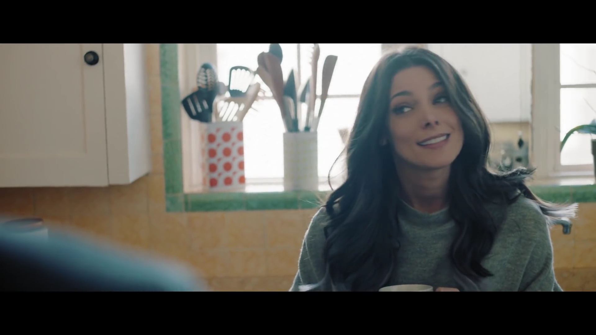 Ashley-Greene-nl_BANNERS-HolyGround0041.jpg