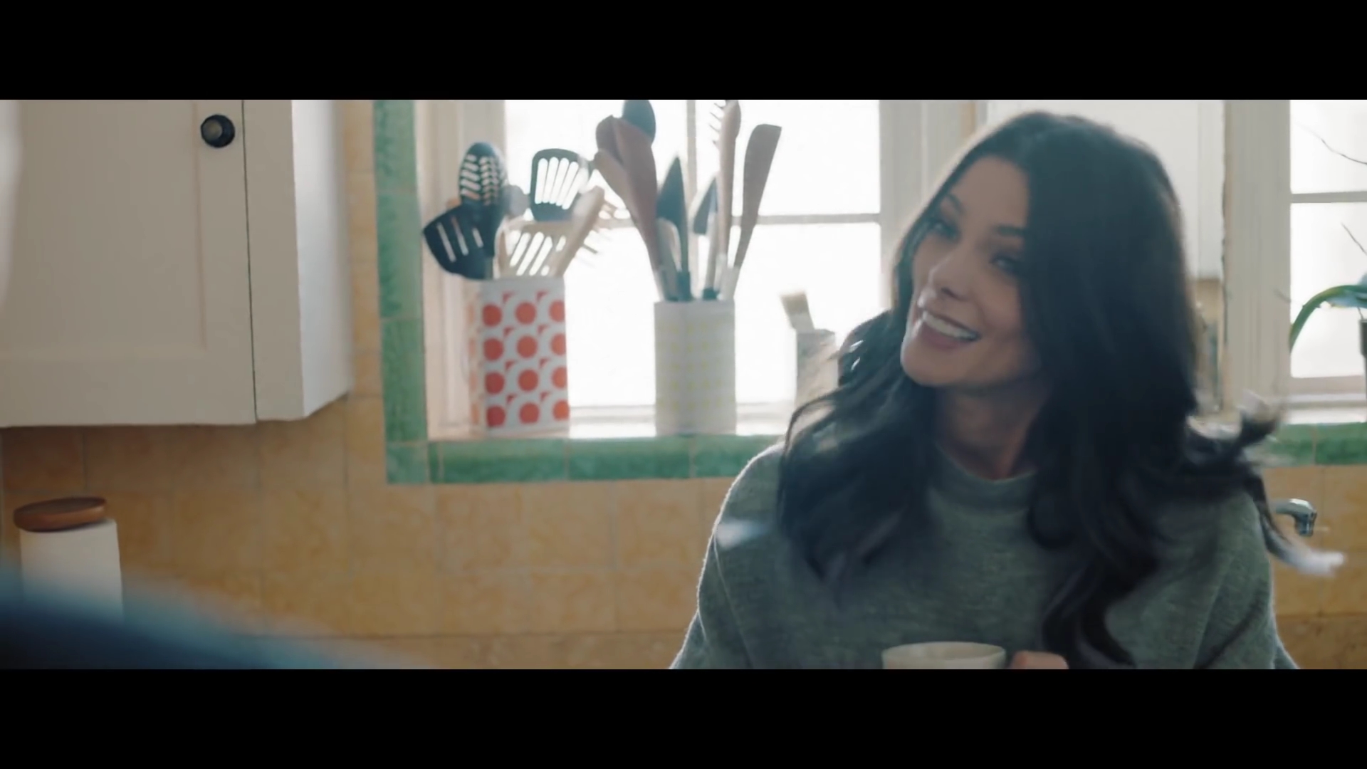 Ashley-Greene-nl_BANNERS-HolyGround0042.jpg