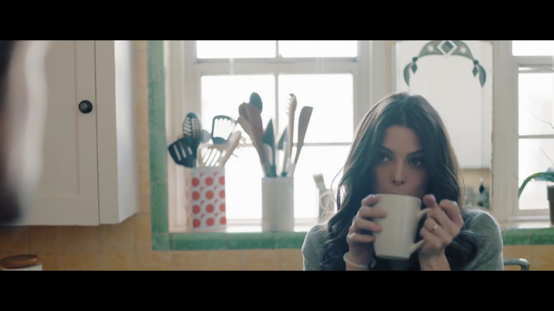 Ashley-Greene-nl_BANNERS-HolyGround0050.jpg