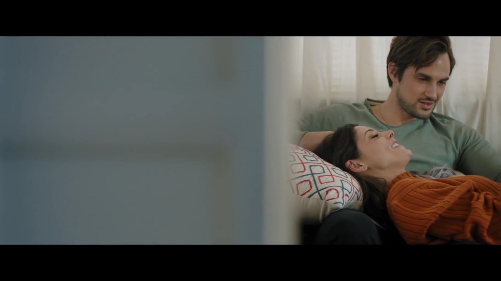 Ashley-Greene-nl_BANNERS-HolyGround0102.jpg