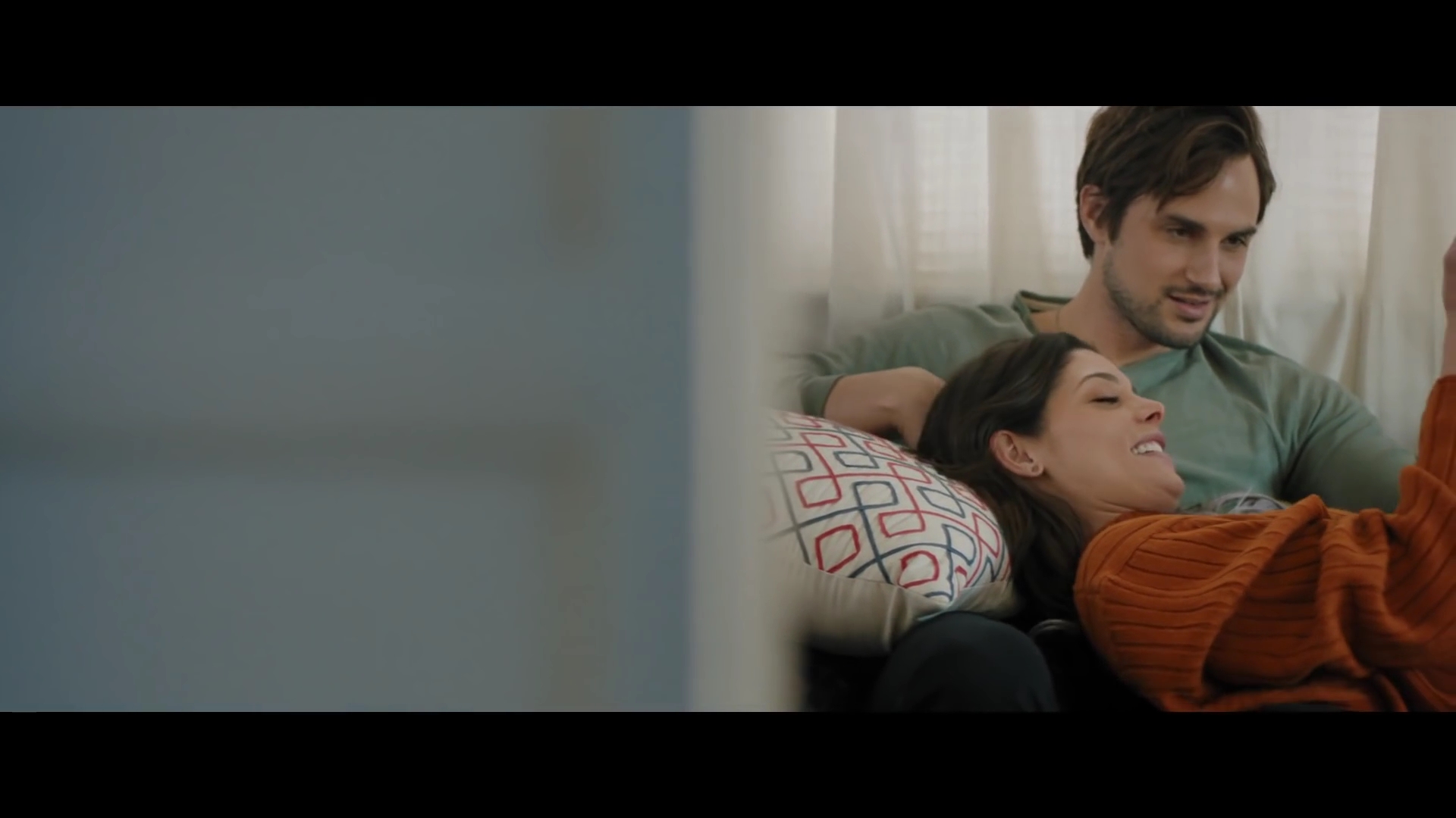 Ashley-Greene-nl_BANNERS-HolyGround0103.jpg