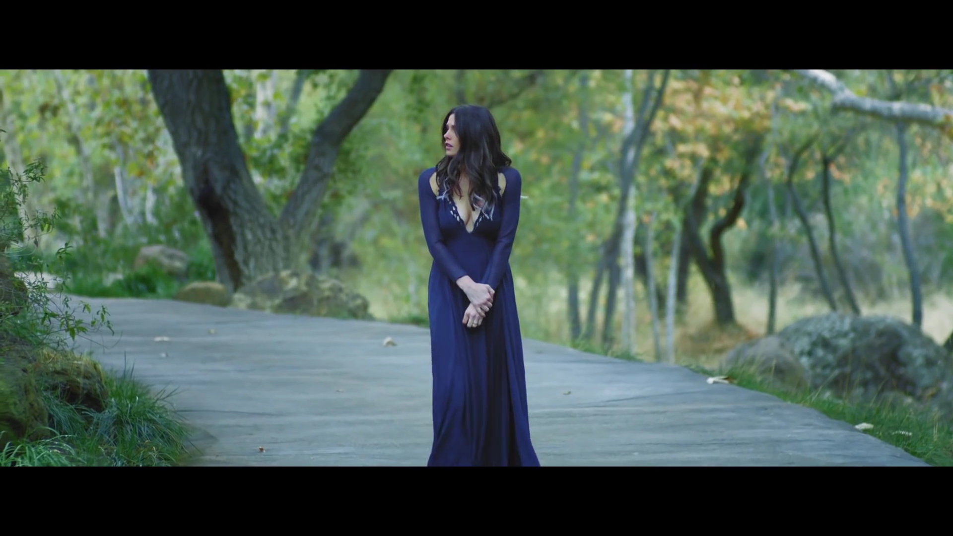 Ashley-Greene-nl_BANNERS-HolyGround0207.jpg