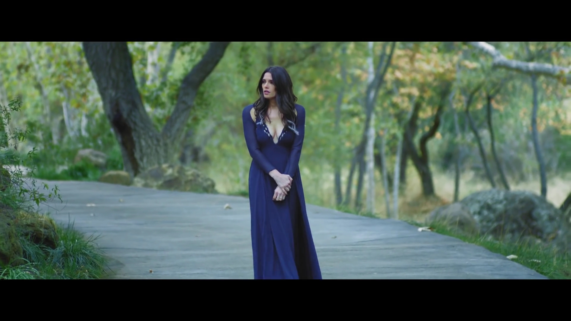 Ashley-Greene-nl_BANNERS-HolyGround0208.jpg