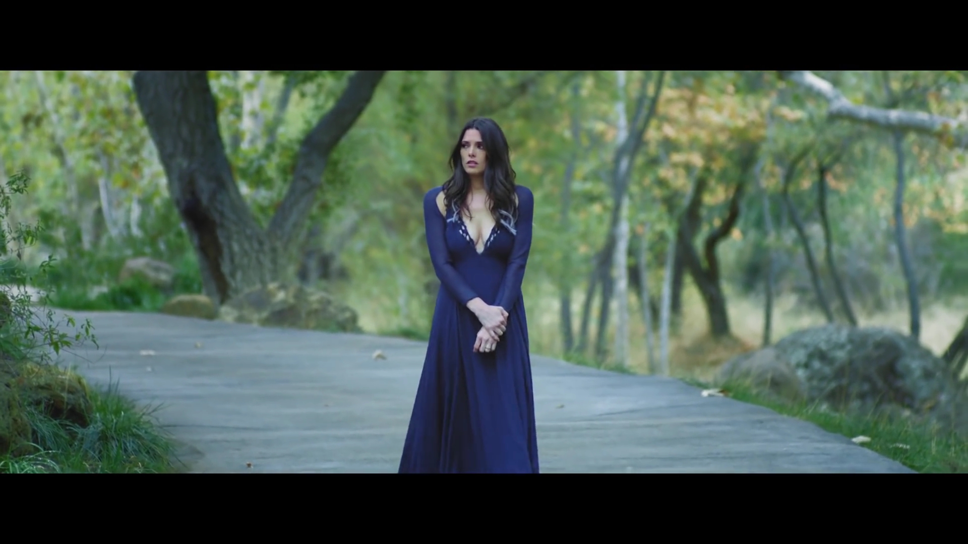 Ashley-Greene-nl_BANNERS-HolyGround0210.jpg